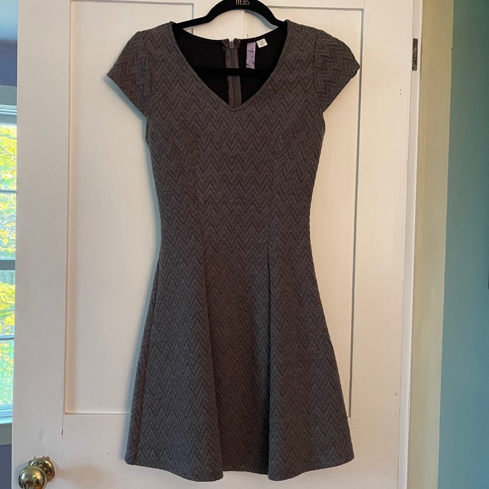 Francesca's Alya Quilted Short Sleeve Mini Dress